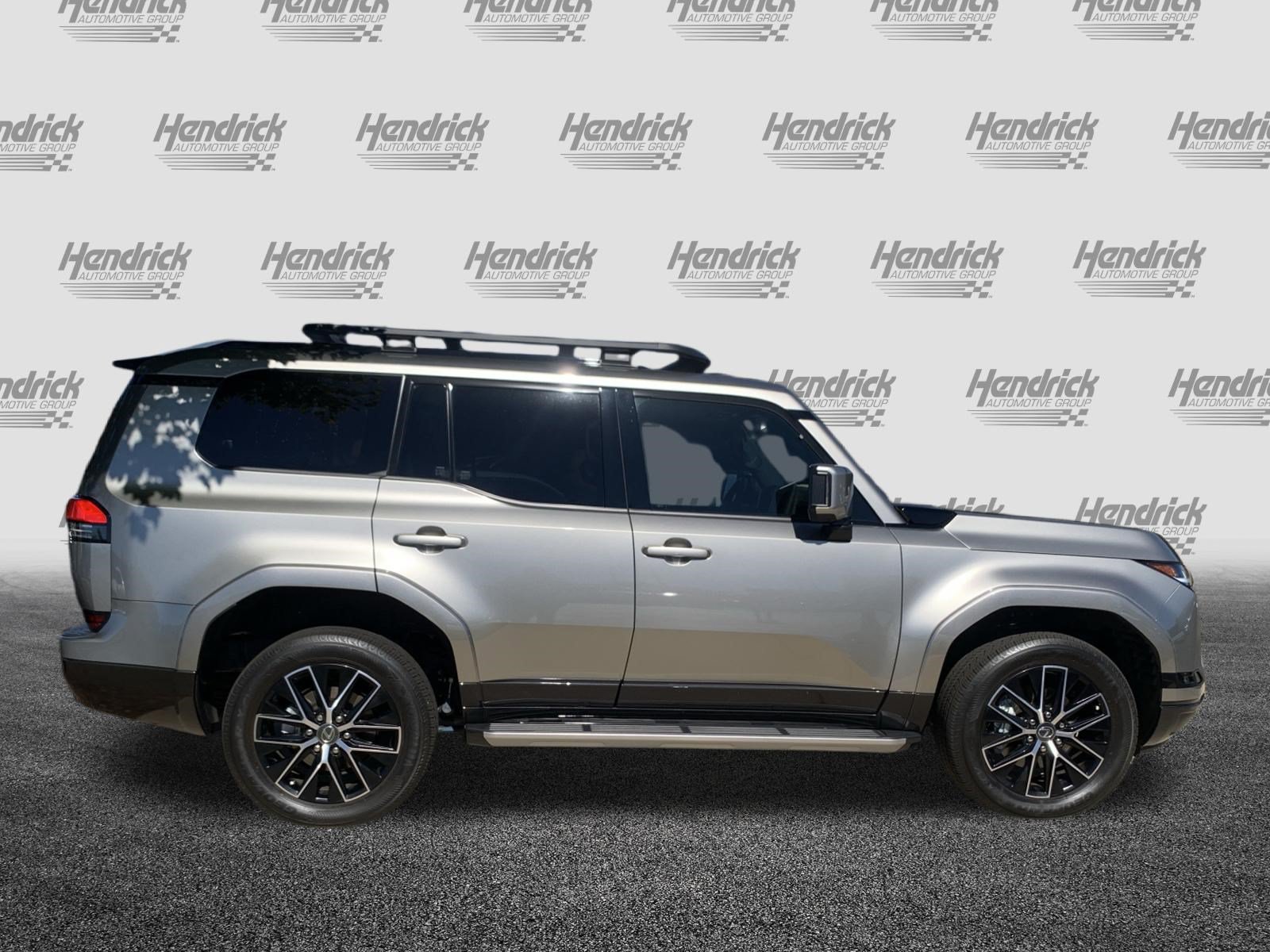 Used 2025 Lexus GX 550 w/ Accessory Package (2T) AWD/4WD image 11