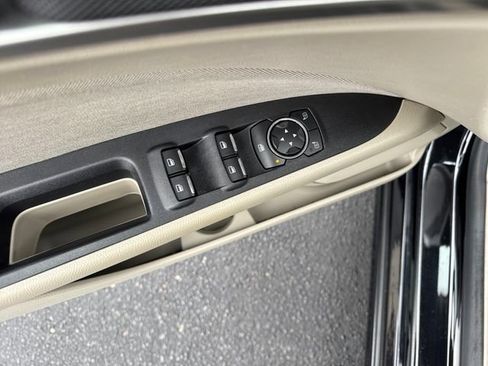 Used 2019 Ford Fusion SE image 14