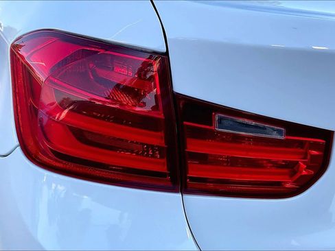 Used 2015 BMW 320i Sedan image 31