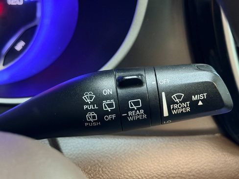 Used 2017 Chrysler Pacifica Touring FWD image 34