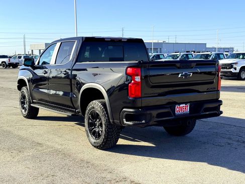 Used 2025 Chevrolet Silverado 1500 ZR2 w/ Technology Package image 9
