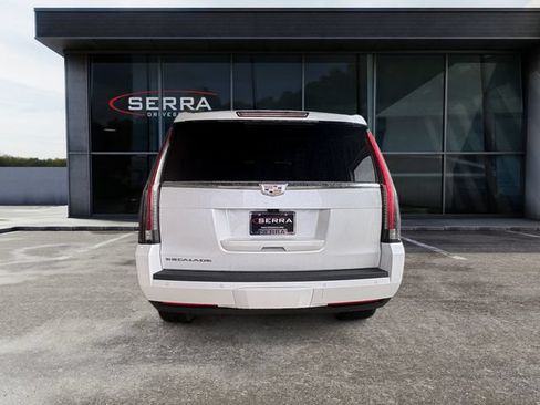 Used 2020 Cadillac Escalade Luxury AWD/4WD image 3