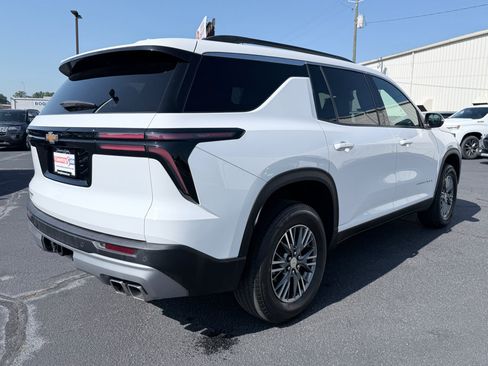 Used 2025 Chevrolet Traverse LT FWD image 6