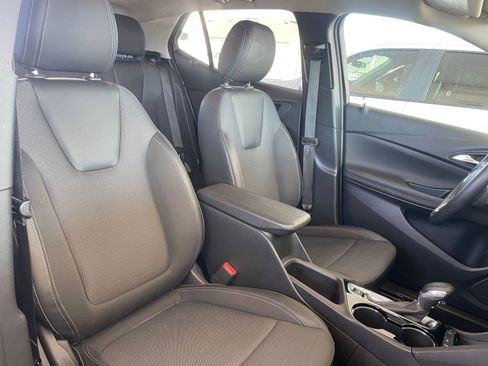 Used 2025 Buick Encore GX Preferred image 34