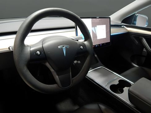 Used 2025 Tesla Model Y Long Range AWD/4WD image 14