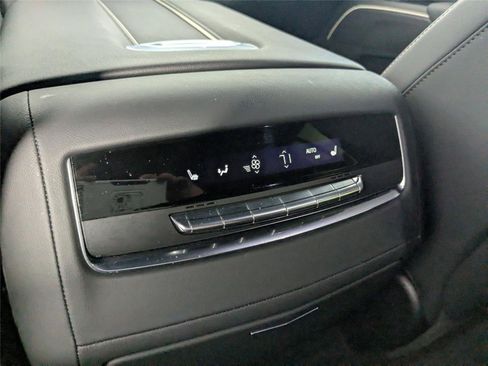 Used 2023 Cadillac Escalade ESV Premium Luxury image 34