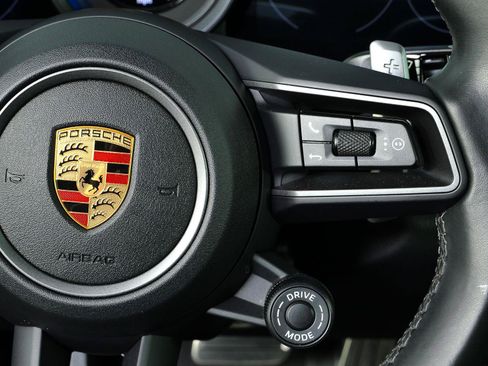 Used 2023 Porsche 911 Carrera RWD image 11