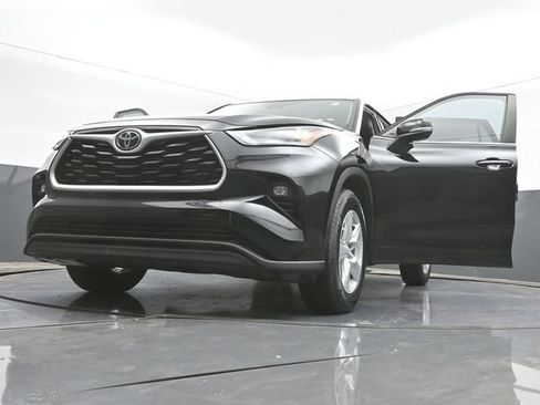 Used 2023 Toyota Highlander LE FWD image 51