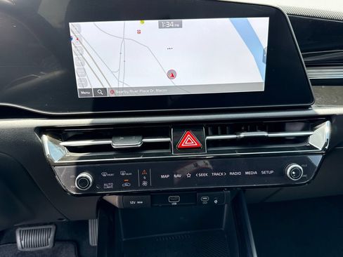 Used 2025 Kia Niro EX FWD image 28