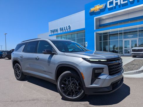 New 2026 Chevrolet Traverse LT w/ Midnight/Sport Edition AWD/4WD image 1
