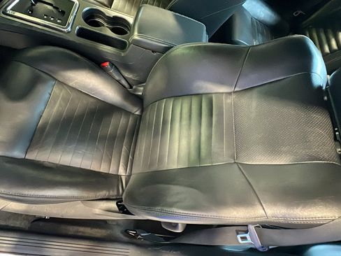 Used 2010 Dodge Challenger R/T RWD image 11