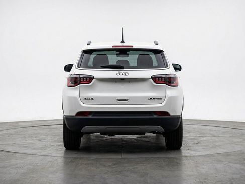 Used 2025 Jeep Compass Latitude AWD/4WD image 7