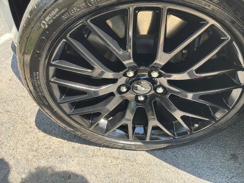 Used 2018 Ford Mustang GT Premium w/ GT Performance Package RWD image 13