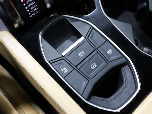 Used 2019 Lamborghini Urus AWD/4WD image 50