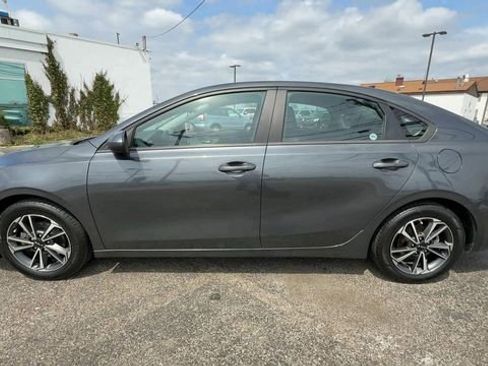 Used 2022 Kia Forte LXS FWD image 5
