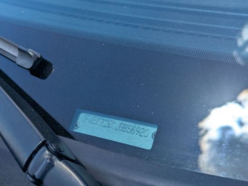 Used 2018 Ford Explorer XLT w/ Equipment Group 202A FWD image 6