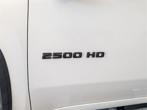 Used 2022 Chevrolet Silverado 2500 Custom w/ Custom Value Package image 4