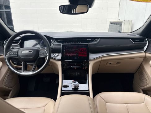 Used 2024 Jeep Grand Cherokee Limited image 15