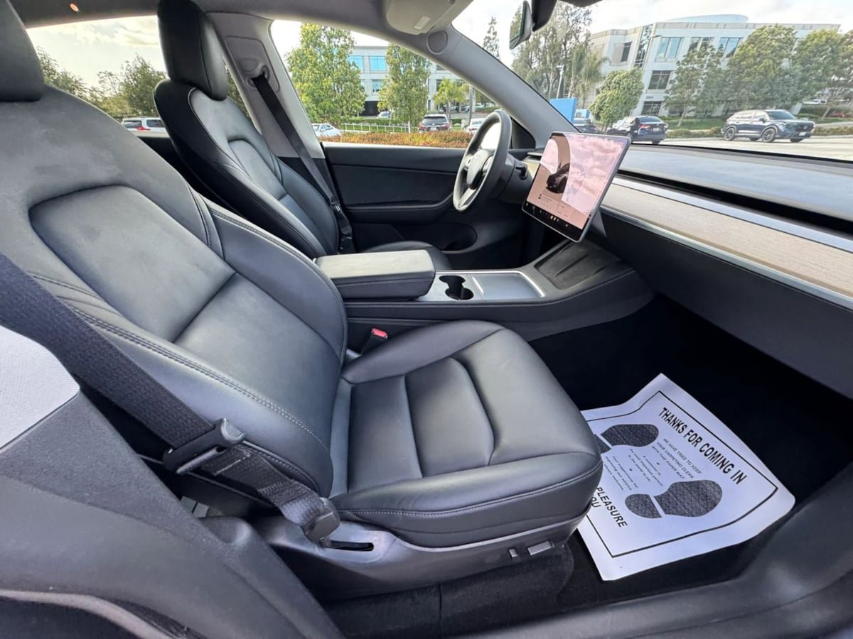Used 2022 Tesla Model Y Long Range AWD/4WD image 18