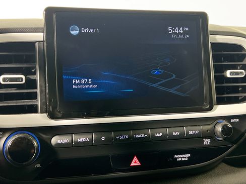 Used 2022 Hyundai Venue Limited FWD image 26