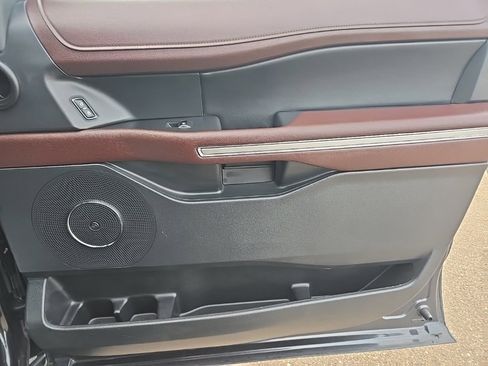 Used 2023 Ford Expedition Max Limited image 35