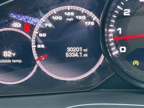 Certified 2023 Porsche Cayenne Platinum Edition image 26