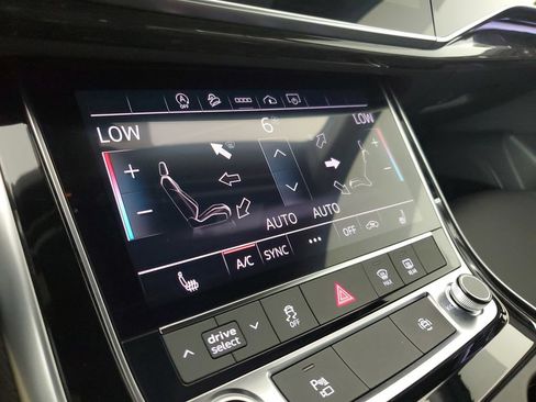 Used 2025 Audi Q7 3.0T Premium AWD/4WD image 29
