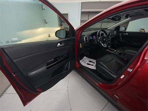 Used 2020 Kia Sportage EX w/ EX Technology Package image 11
