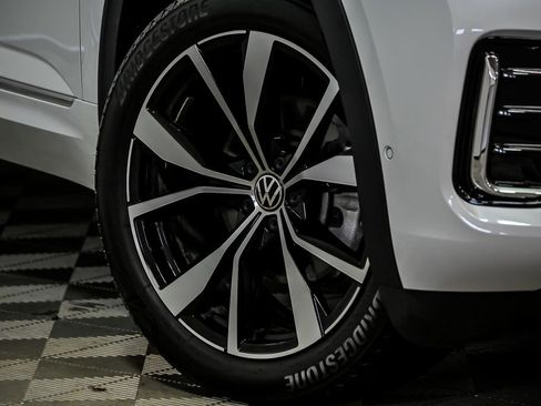 Used 2025 Volkswagen Atlas SEL Premium R-Line image 3