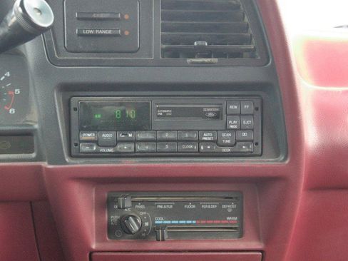 Used 1994 Ford Explorer XLT AWD/4WD image 23