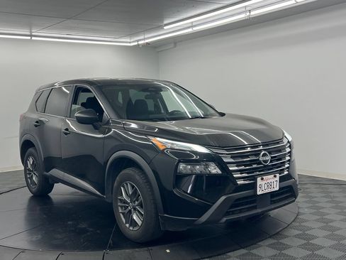 Used 2024 Nissan Rogue S FWD image 3