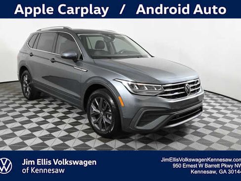 Used 2024 Volkswagen Tiguan SE image 1