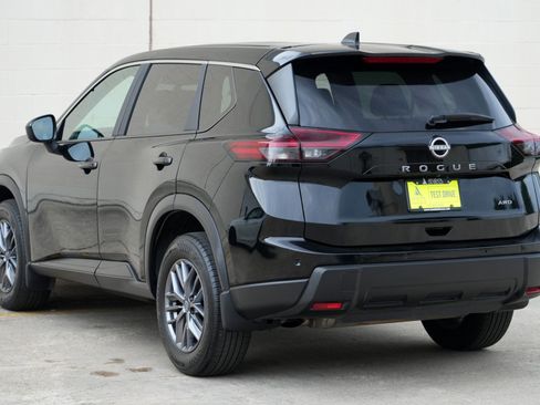 Used 2024 Nissan Rogue S AWD/4WD image 41
