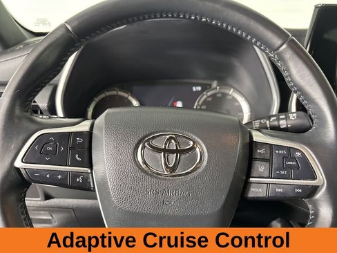 Used 2023 Toyota Highlander XSE FWD image 14