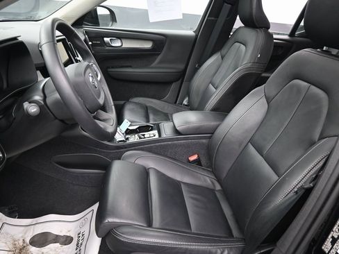 Used 2024 Volvo XC40 B5 Ultimate w/ Protection Package Premier image 25