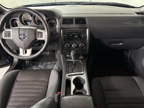 Used 2014 Dodge Challenger SXT image 29