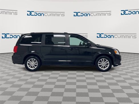Used 2019 Dodge Grand Caravan SXT image 9
