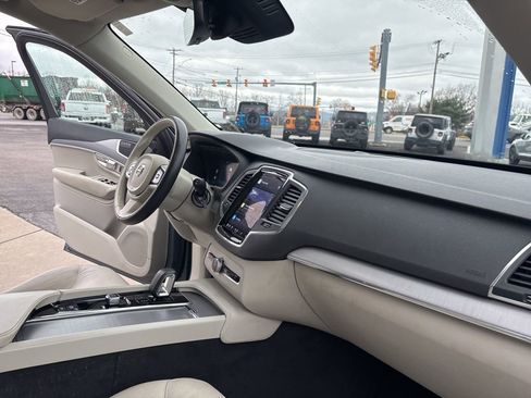 Used 2023 Volvo XC90 B5 Core w/ Climate Package image 33