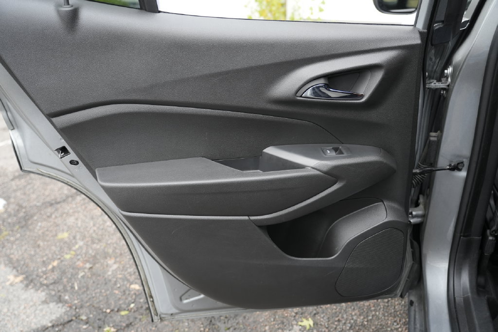 Used 2025 Chevrolet Trax RS w/ Driver Confidence Package FWD image 25