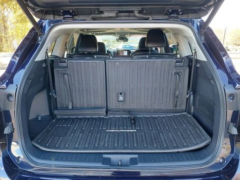 Used 2022 Toyota Highlander XLE image 35