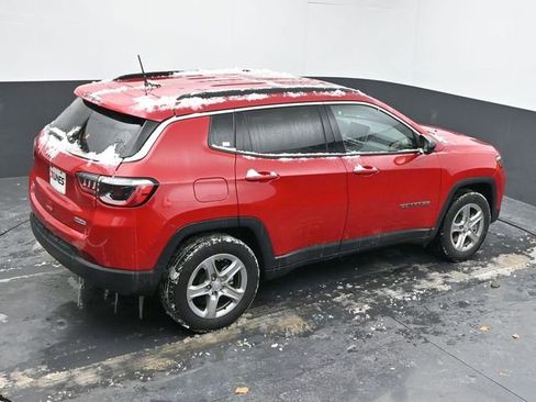 Used 2024 Jeep Compass Latitude image 40