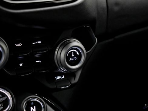 Used 2019 Aston Martin V8 Vantage Coupe image 70