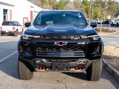 Used 2025 Chevrolet Colorado ZR2 image 2