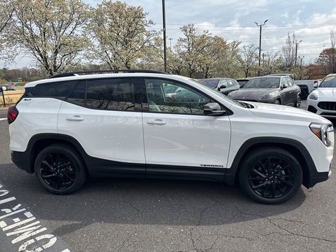 Used 2023 GMC Terrain SLT w/ Elevation Edition image 4