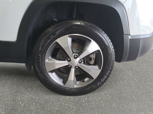 Certified 2022 Jeep Cherokee Limited AWD/4WD image 33