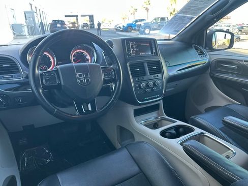 Used 2019 Dodge Grand Caravan SXT FWD image 17