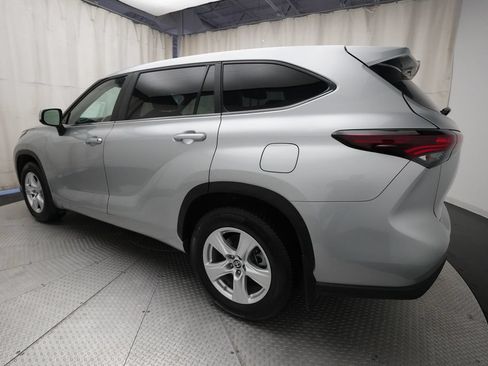 Used 2024 Toyota Highlander LE AWD/4WD image 68