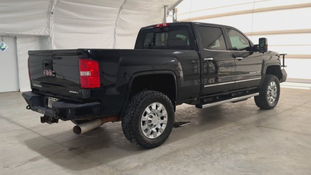 Used 2017 GMC Sierra 2500 Denali w/ Duramax Plus Package AWD/4WD image 4