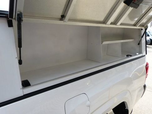 Used 2022 Toyota Tacoma SR RWD image 17
