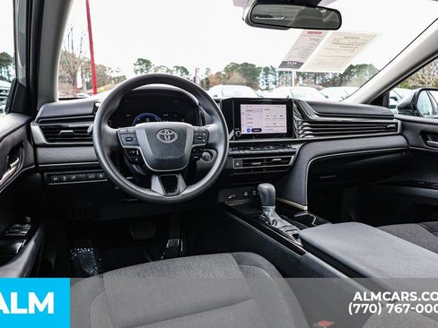 Used 2025 Toyota Camry LE image 28